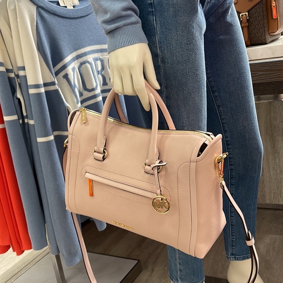 MICHAEL KORS 
Carine Large Pebbled Leather Top Zip Satchel
Powder Blush
NWT - Picture 2 of 16